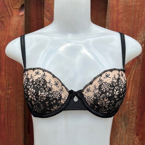 Victoria's Secret Black and Cream Lace Bra Size 34B - Picture 1 of 10